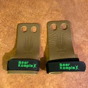 Bear Komplex 2 hole grips